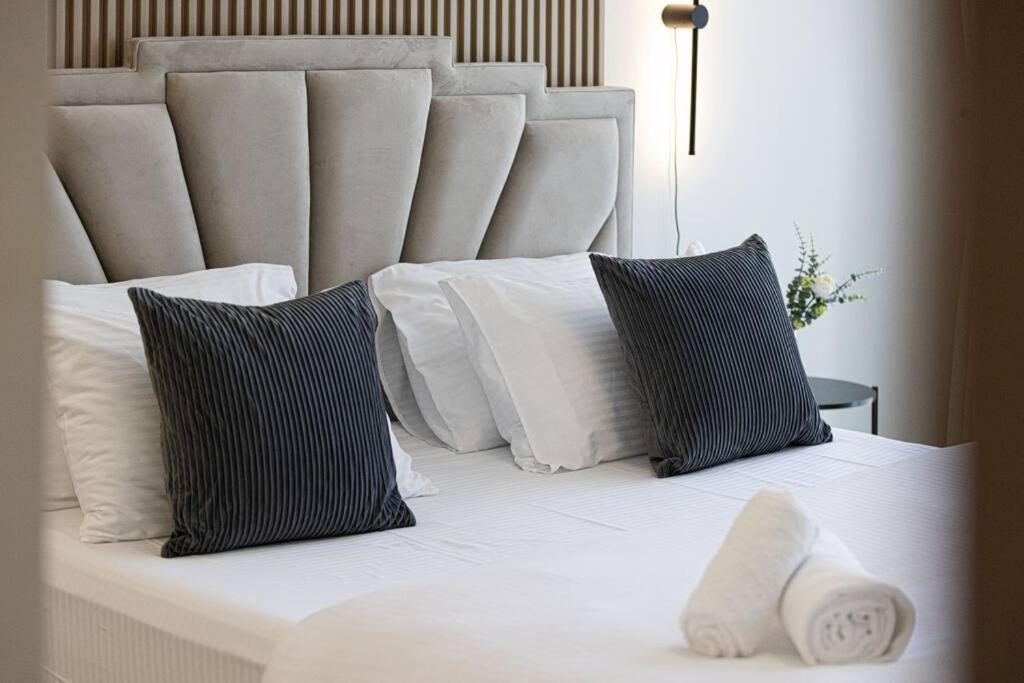 Chic 2 Bed Near Trade Centre With 5 Star Amenities Apartment Dubai Luaran gambar